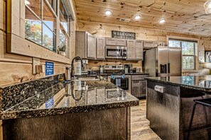 Private kitchen - Outstanding Cabin with Air Hockey Table Beautifully Designed in Tennessee (Sevierville)