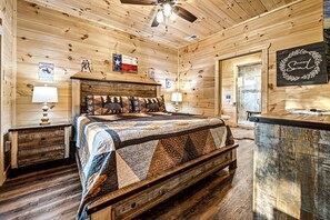 4 bedrooms, iron/ironing board, WiFi, bed sheets - Outstanding Cabin with Air Hockey Table Beautifully Designed in Tennessee (Sevierville)