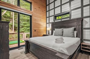 2 bedrooms, free WiFi, bed sheets - New Luxury-Style Mountain Lodge - Fir Pit! (Sevierville)