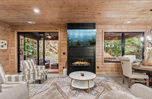 Interior - New Luxury-Style Mountain Lodge - Fir Pit! (Sevierville)