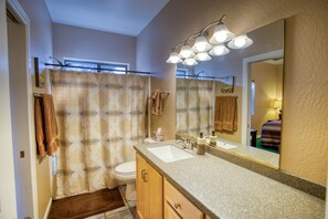 Hair dryer, towels - Incredible Log Cabin with Gorgeous Sights in Pinetop, Arizona (Pinetop)
