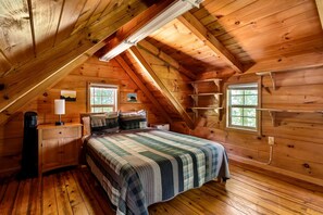 Room - Fantastic Cabin with Hot-Tub Perfect for a Getaway in Sevierville, Tennessee (Sevierville)
