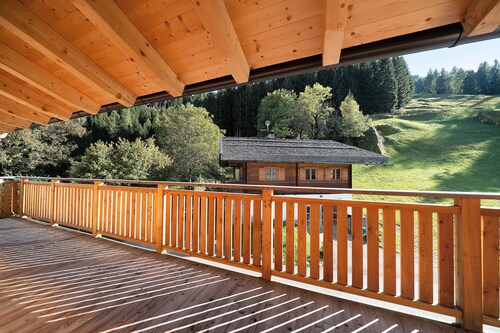 Apartment 'Gögelehof Kreuzspitz' with Mountain Views and Private Balconies