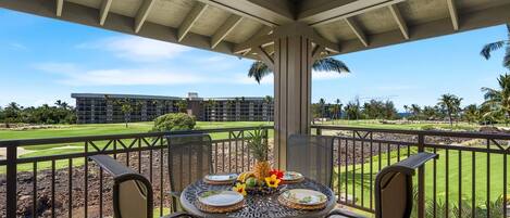 Condo, várias camas, varanda coberta, vista para o campo de golfe (Halii Kai 3D) | Vista do quarto