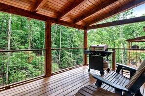 Property grounds - Delightful Cabin Amazing for Families with Private Porch in Tennessee (Sevierville)