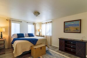 2 bedrooms, iron/ironing board, WiFi, bed sheets - Roadrunner's Roost near Joshua Tree, CA (Twentynine Palms)