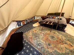 1 bedroom, iron/ironing board, WiFi, bed sheets - Canvas Bell Tent in the Woods in Hardwick, VT (Hardwick)