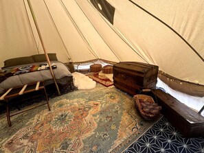 1 bedroom, iron/ironing board, WiFi, bed sheets - Canvas Bell Tent in the Woods in Hardwick, VT (Hardwick)