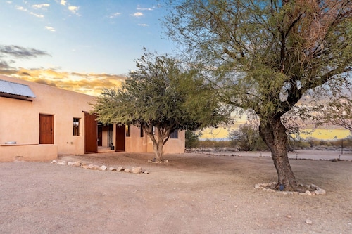 Scenic Desert Ranch Casita with Private Terraces near Saguaro National Park – Marana, Arizona