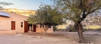 Scenic Desert Ranch Casita with Private Terraces near Saguaro National Park – Marana, Arizona
