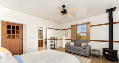 Scenic Desert Ranch Casita with Private Terraces near Saguaro National Park – Marana, Arizona