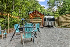 Property grounds - Remarkable Airstream Completely Equipped with Private Patio in Tennessee (Sevierville)