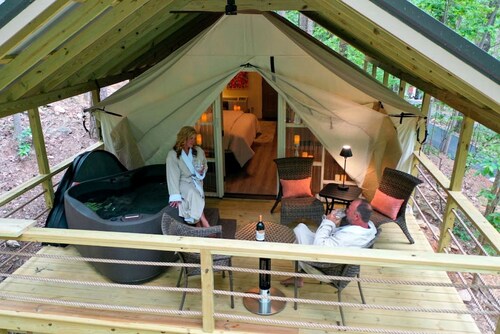 Gorgeous Tented Cabin and Sauna and Hot-tub in Scottsboro, Alabama