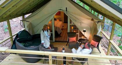 Gorgeous Tented Cabin and Sauna and Hot-tub in Scottsboro, Alabama