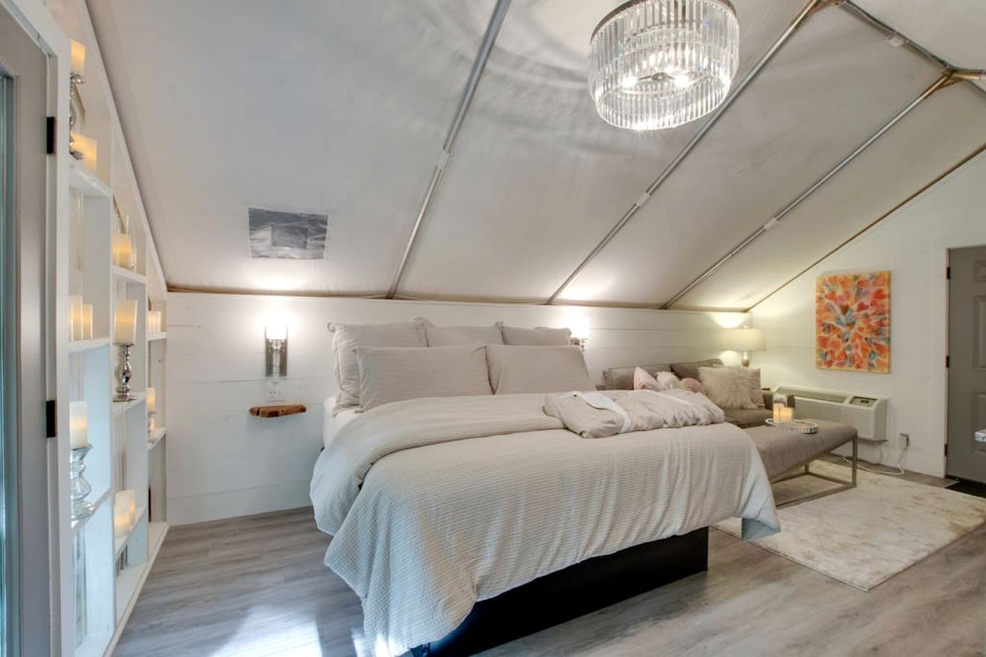 1 bedroom, desk, WiFi, bed sheets