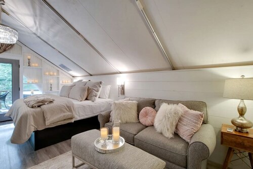Gorgeous Tented Cabin and Sauna and Hot-tub in Scottsboro, Alabama