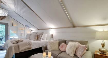 Gorgeous Tented Cabin and Sauna and Hot-tub in Scottsboro, Alabama