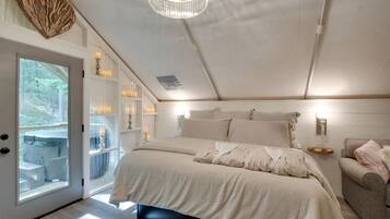 1 bedroom, desk, WiFi, bed sheets