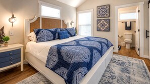 A bedroom with a bed, bedside table, and a nightstand. - Embrace Nature in this Cozy Cabin with Fire Pit in Monteagle, Tennessee (Monteagle)