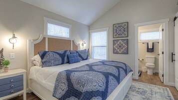 2 bedrooms, desk, WiFi, bed sheets