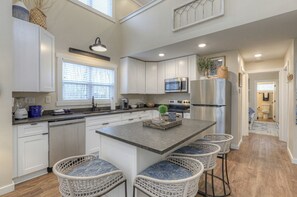 Refrigerador, microondas, parrilla de estufa y lavavajillas