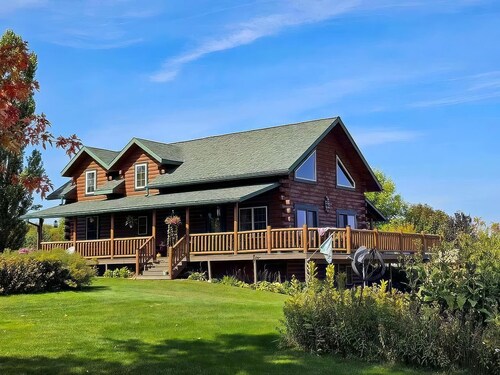 Secluded Lakefront Cabin with Games in Athens, Wisconsin