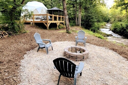 Geodome on Creek, Great Getaway, WIFI & Hot Shower near Boone, NC