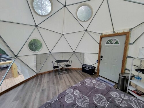 Geodome on Creek, Great Getaway, WIFI & Hot Shower near Boone, NC