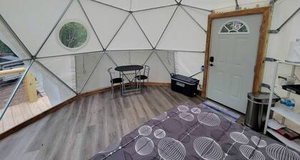 Geodome on Creek, Great Getaway, WIFI & Hot Shower near Boone, NC