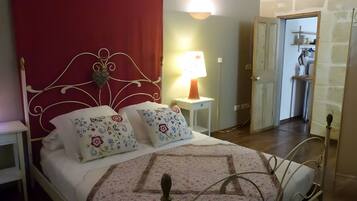 1 chambre, fer et planche Ă repasser, Wi-Fi, draps fournis