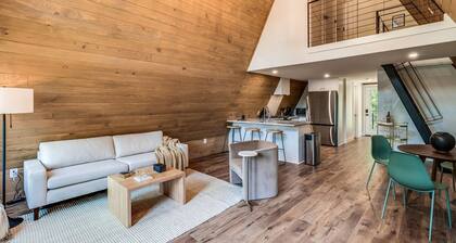 Luminous Elegant A-Frame with Jacuzzi and Lofted Areas in Louisiana