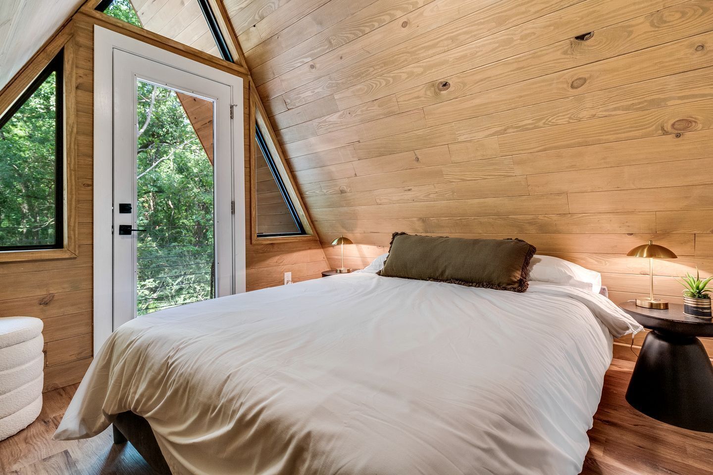 WiFi, bed sheets