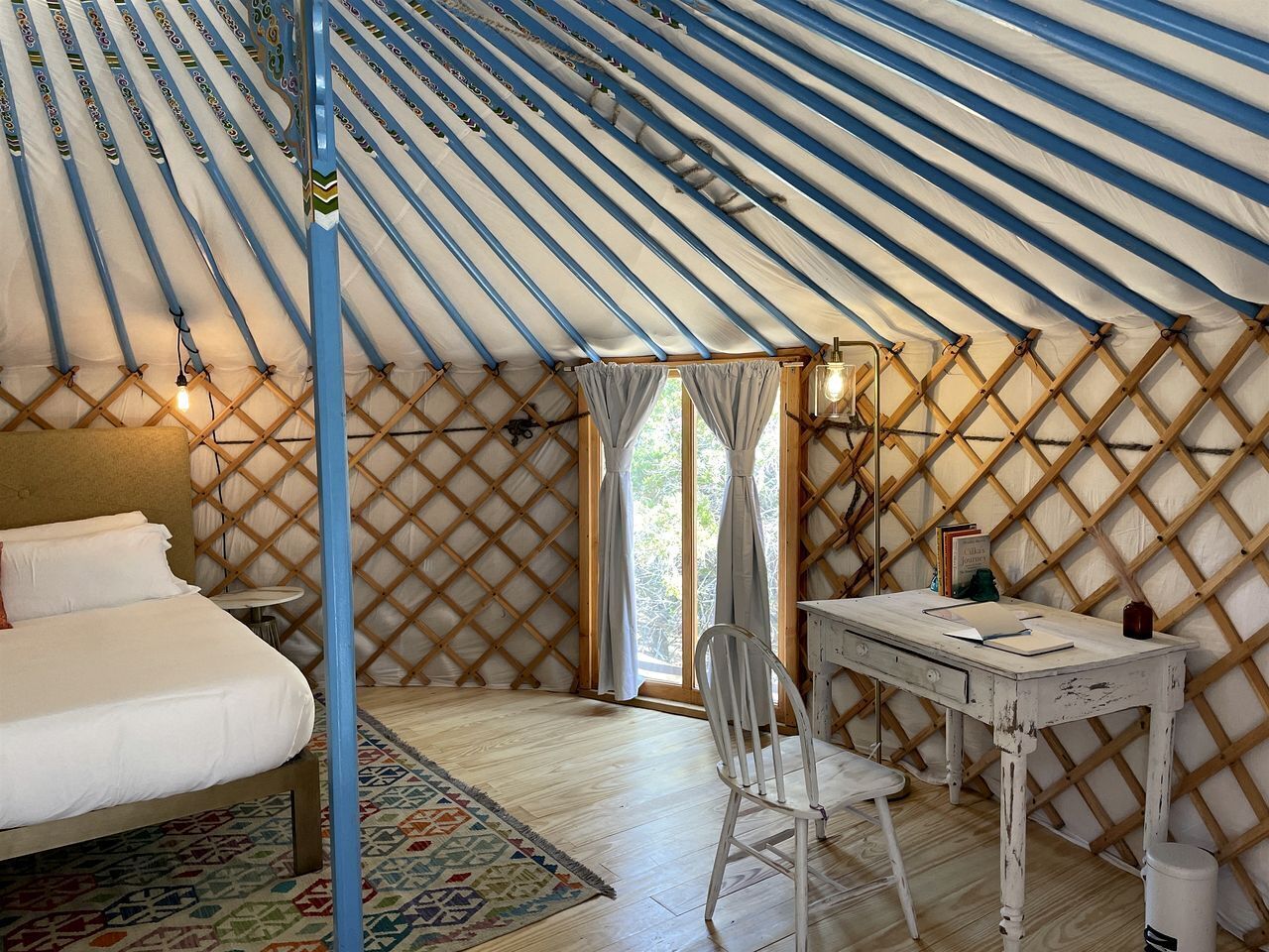 1 bedroom, desk, WiFi, bed sheets