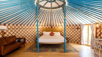 1 bedroom, desk, WiFi, bed sheets