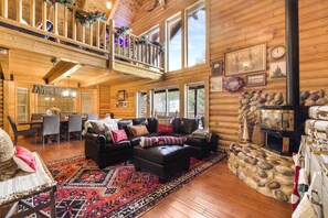 Living area - Wooden Spacious Cabin with Jacuzzi, Game Space and Fire Pit in Idaho (Island Park)