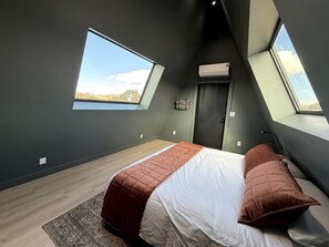 1 bedroom, WiFi, bed sheets - Unique A-Frame Cabin for an Unforgettable Couples Getaway in Teasdale, Utah (Teasdale)