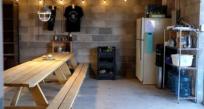 Scenic Glamping Trailer with Vineyard Views Near Death Valley National Park, California