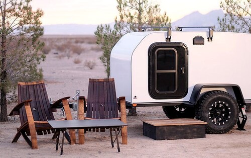 Scenic Glamping Trailer with Vineyard Views Near Death Valley National Park, California