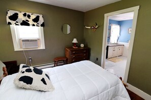 3 habitaciones, tabla de planchar con plancha, wifi y ropa de cama 