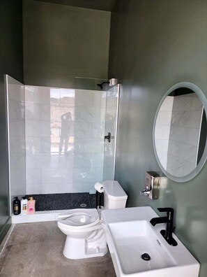 Towels, soap, shampoo, toilet paper - Luxurious A-Frame Cabin for a Memorable Getaway Under the Stars near Capitol Reef National Park, Utah (Teasdale)