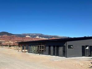 Exterior - Luxurious A-Frame Cabin for a Memorable Getaway Under the Stars near Capitol Reef National Park, Utah (Teasdale)