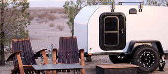 Peaceful Desert Glamping Trailer with Vineyard Views Near Death Valley National Park, California