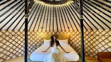 1 bedroom, desk, WiFi, bed sheets