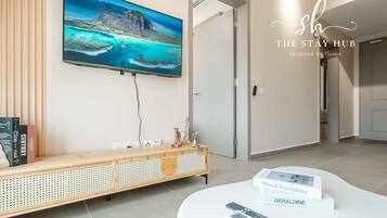 Comfort Apartment, 2 Bedrooms, Non Smoking, Kitchen | Living area | 40-inch Smart TV with digital channels