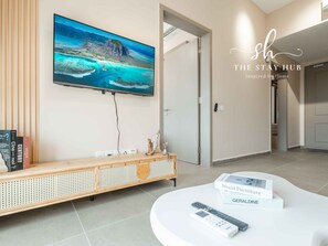 Comfort Apartment, 2 Bedrooms, Non Smoking, Kitchen | Living area | 40-inch Smart TV with digital channels