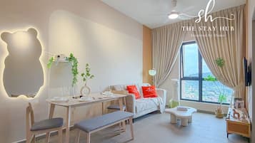 コンフォート アパートメント 2 ベッドルーム 禁煙 キッチン | リビング エリア | 40 インチのスマートテレビ (デジタル放送視聴可)