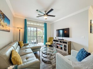 Una Smart TV, una oficina