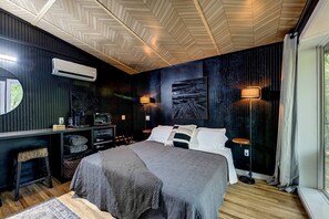 1 bedroom, WiFi, bed sheets - Romantic Woodland Cabin Hideaway Near the Lake in Scenic Texas Countryside (Alvord)