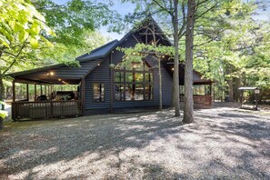 Exterior - Charming Cabin with Hot Tub Near Casino & State Park in Hochatown, Oklahoma (Broken Bow)