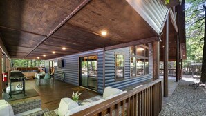 Unclassified image, 2 of 38, button - Charming Cabin with Hot Tub Near Casino & State Park in Hochatown, Oklahoma (Broken Bow)